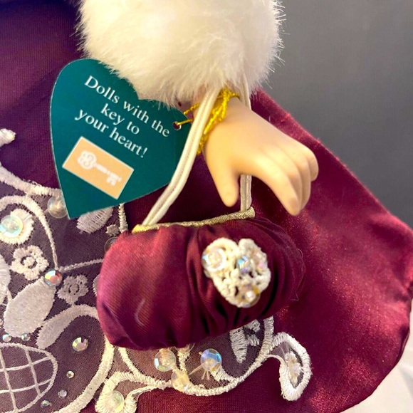 ❤️SOLD❤️Vintage Victorian Rose Collection Holiday Edition Porcelain Doll - Picture 5 of 6